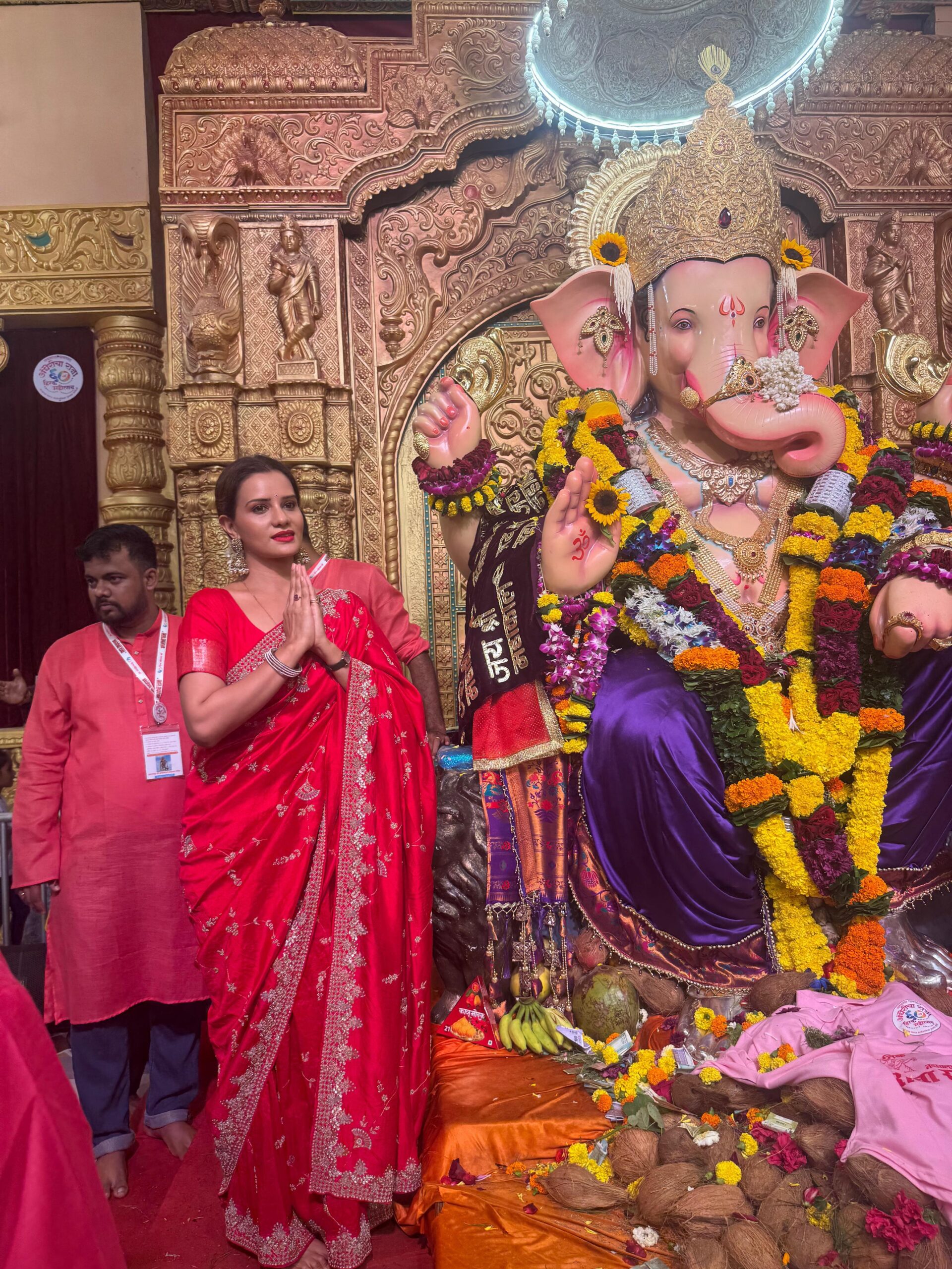 Kajal Vashisht Seeks Blessings at Andhericha Raja During Ganesh Chaturthi for Her Upcoming Film Full Stop